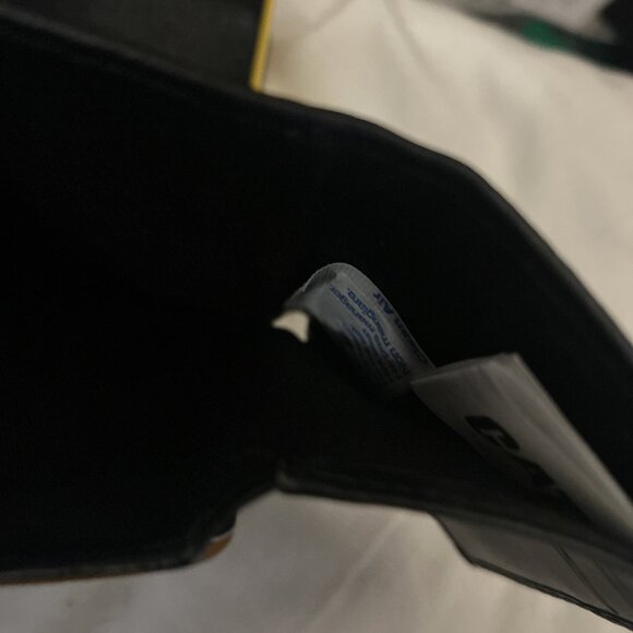 CAT caterpillar men’s black leather trifold wallet w/RFID protection shield Tin - Picture 12 of 15